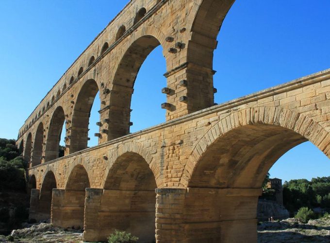 L’histoire du Pont du Gard : sur les routes en 2CV (visite guidée avec chauffeur)