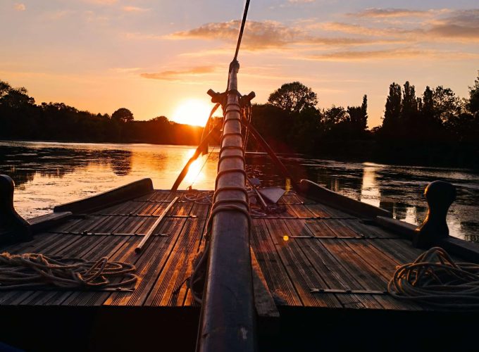 Touraine, Terre et Trésors : Sortie en Bateau sur le 37 au Coucher de Soleil