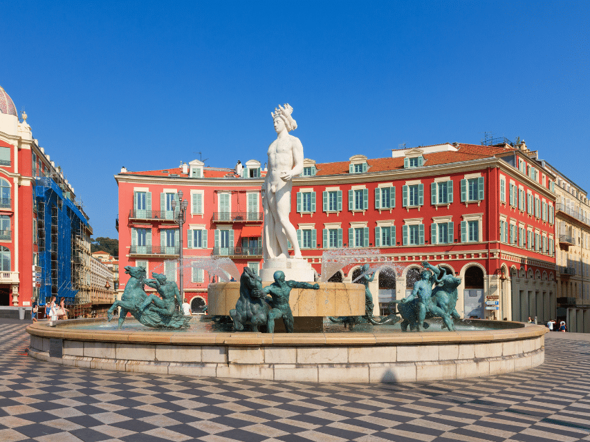 Visite de Nice, la célèbre Place Massena