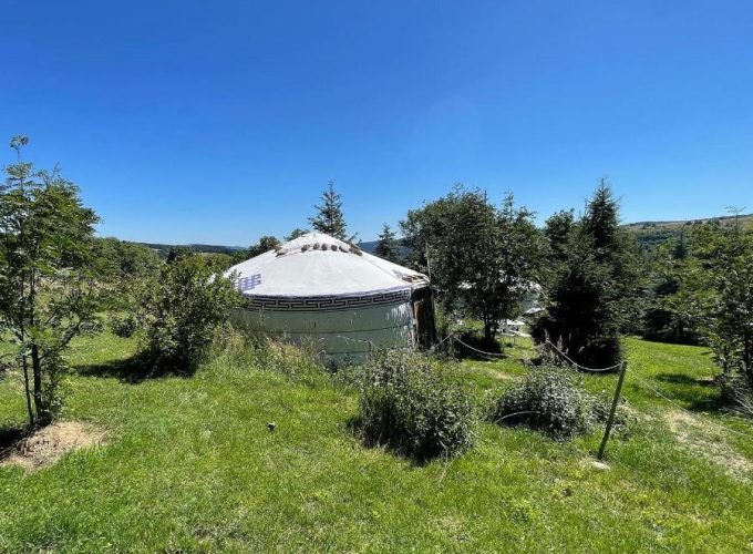 Découvrez le Puy De Dome de façon durable avec un séjour en éco yourte