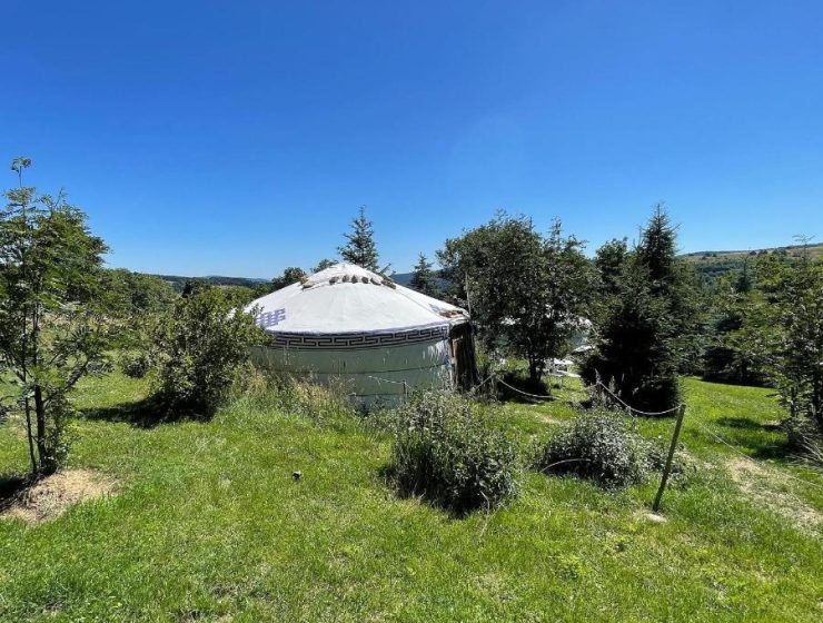 Découvrez le Puy De Dome de façon durable avec un séjour en éco yourte